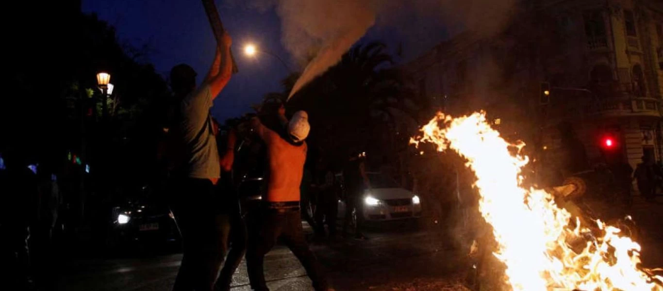 Χιλή: Αιματηρές διαδηλώσεις κατά της αύξησης των εισιτηρίων στα ΜΜΜ - Τρεις νεκροί - Κήρυξη έκτακτης ανάγκης (βίντεο)